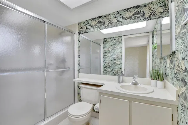 Unit 208 photo 17
