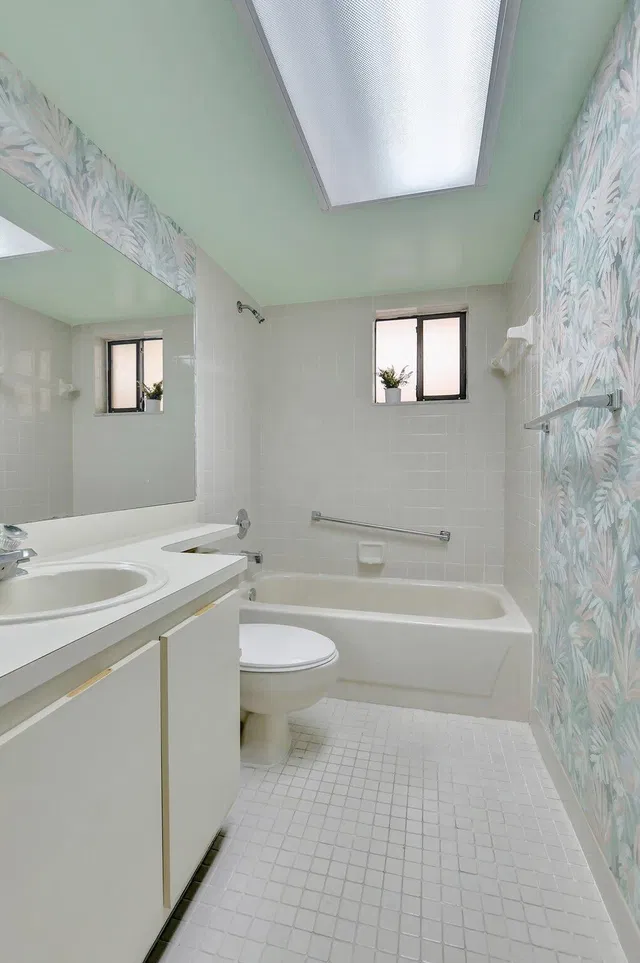 Unit 208 photo 21