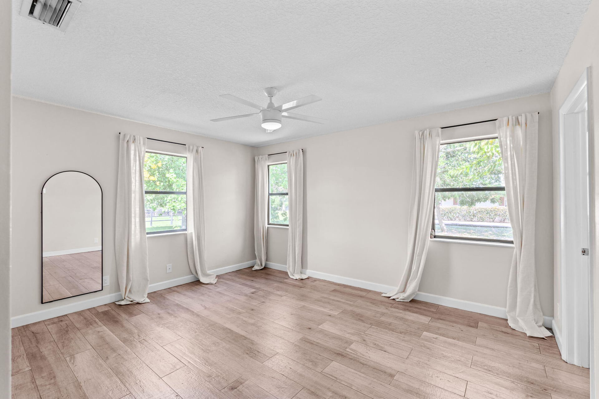  Residence photo 51