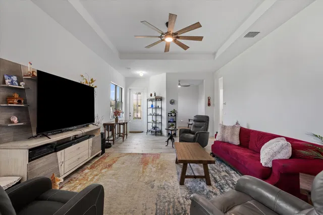 Residence photo 8