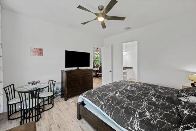 Residence photo 17