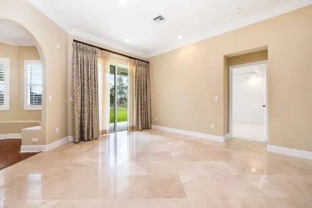 Residence photo 11