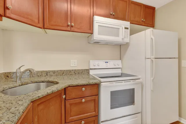 Unit B3 photo 15
