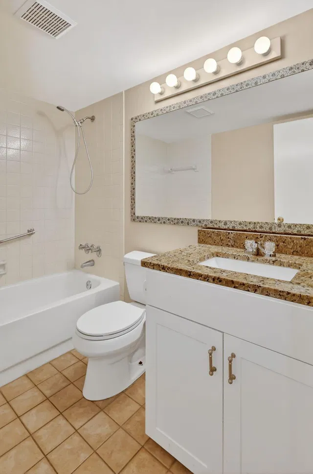 Unit B3 photo 20