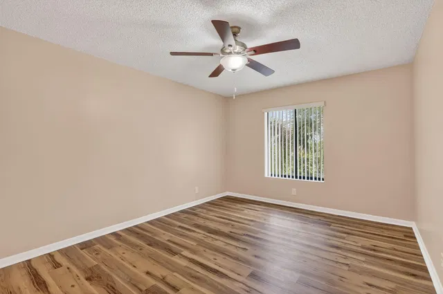 Unit B3 photo 23