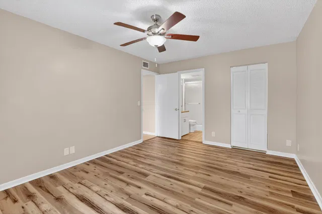 Unit B3 photo 25