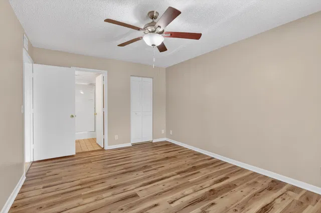 Unit B3 photo 26