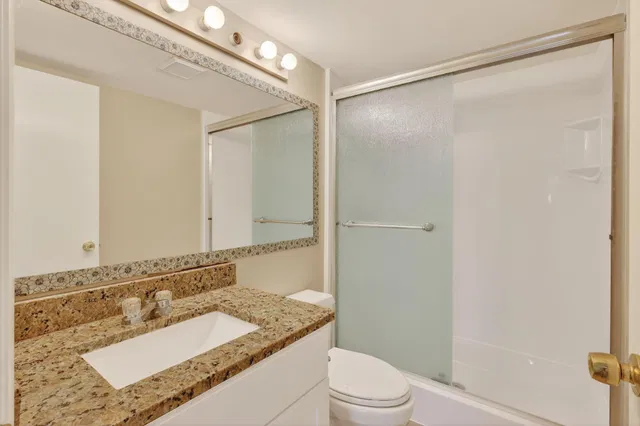 Unit B3 photo 28