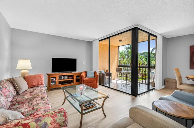 Unit 4207 photo 3