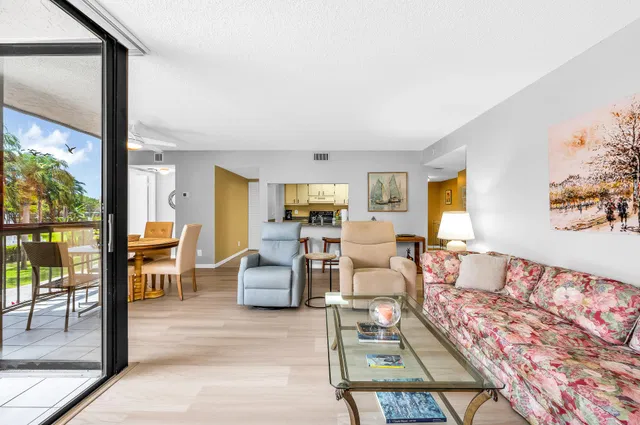 Unit 4207 photo 5