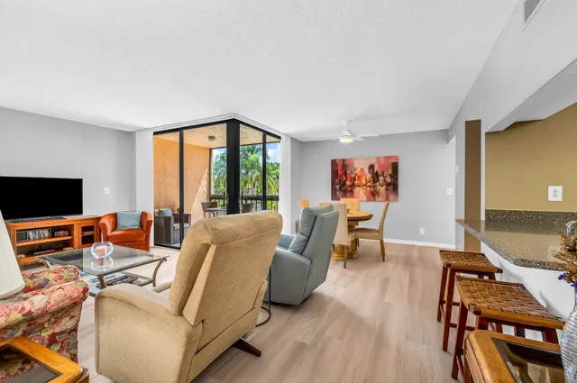 Unit 4207 photo 6