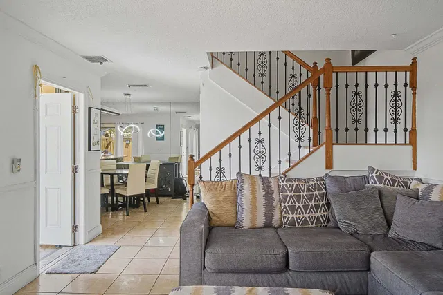  Residence photo 6