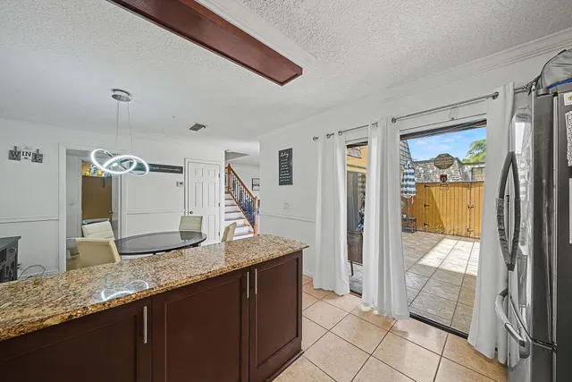  Residence photo 9