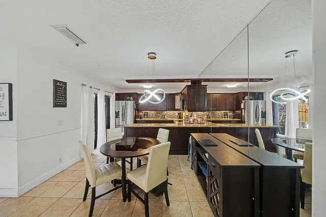  Residence photo 15
