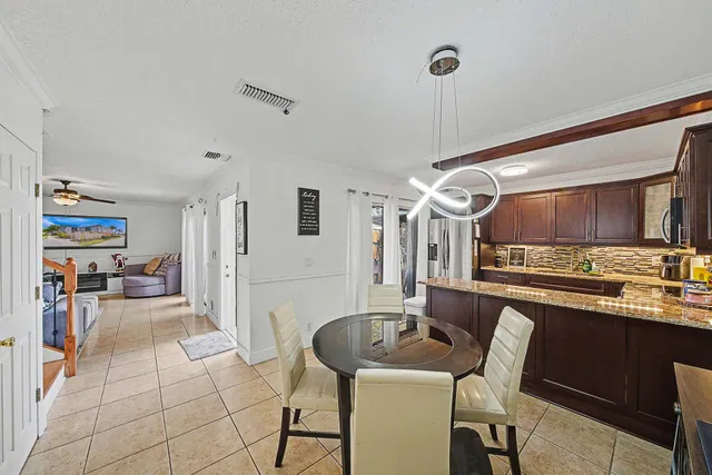  Residence photo 16