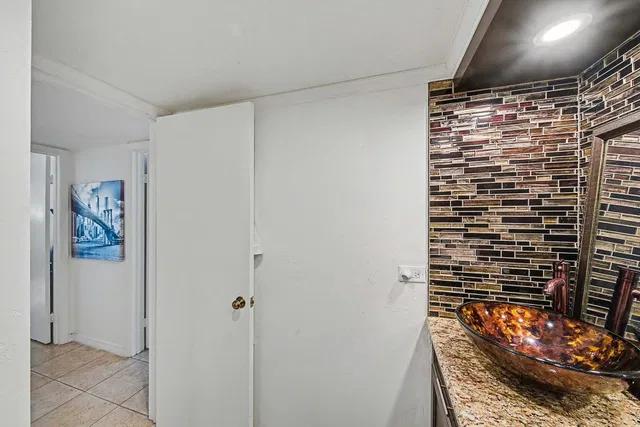  Residence photo 22