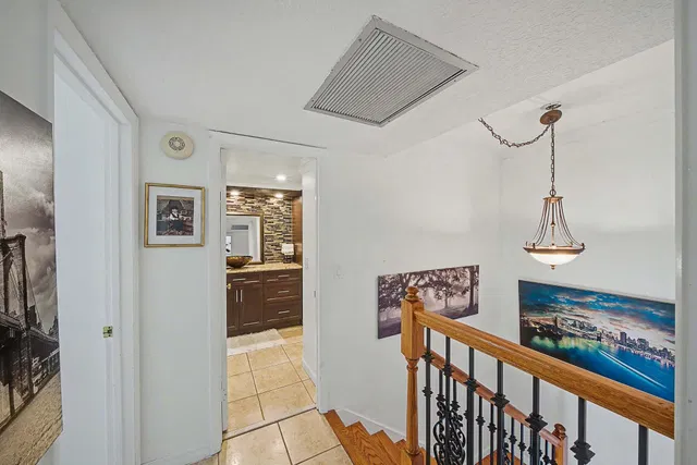  Residence photo 34