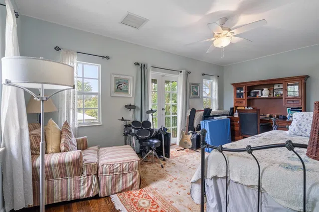 Residence photo 24