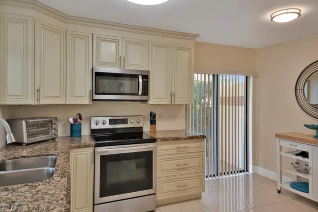 Unit 102 photo 13