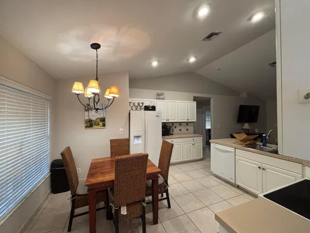  Residence photo 5
