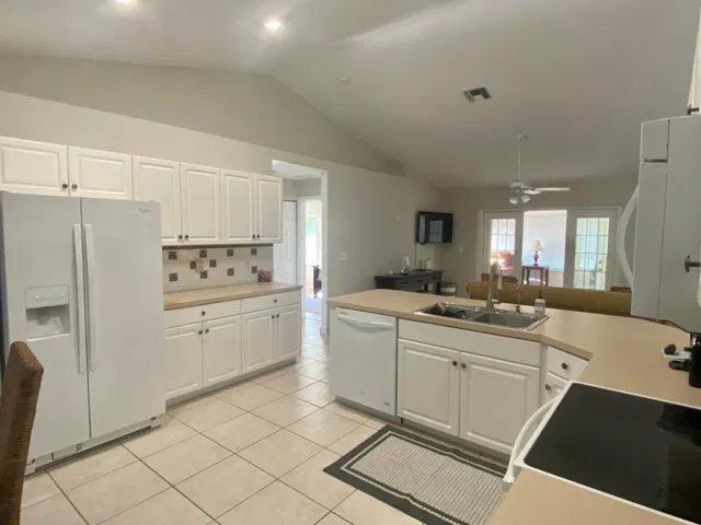  Residence photo 6