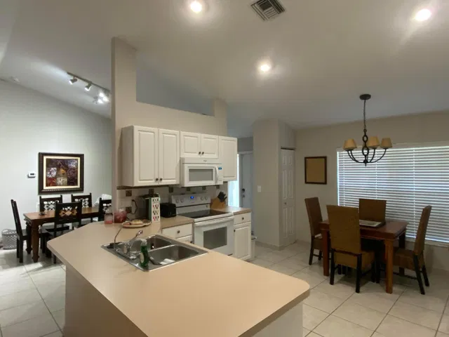  Residence photo 8