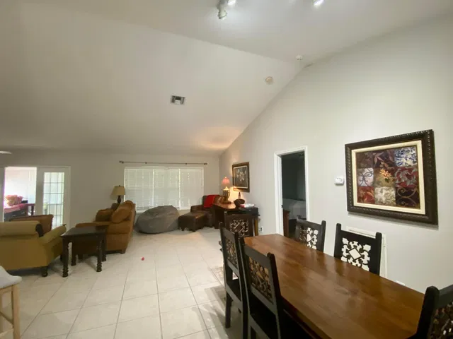  Residence photo 12