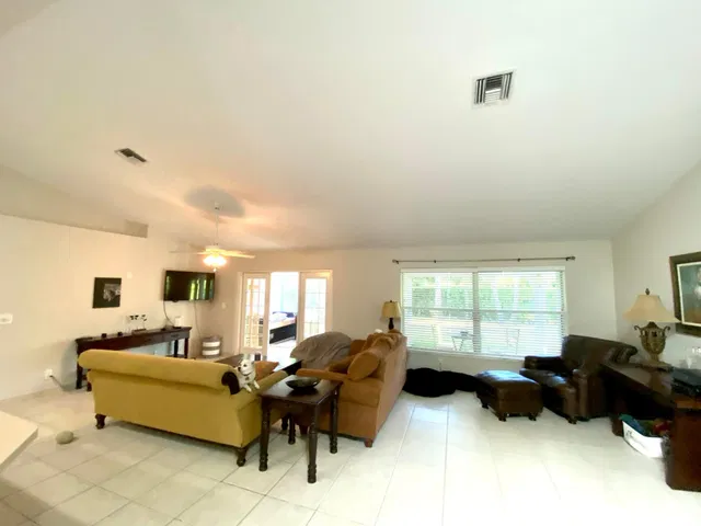 Residence photo 17