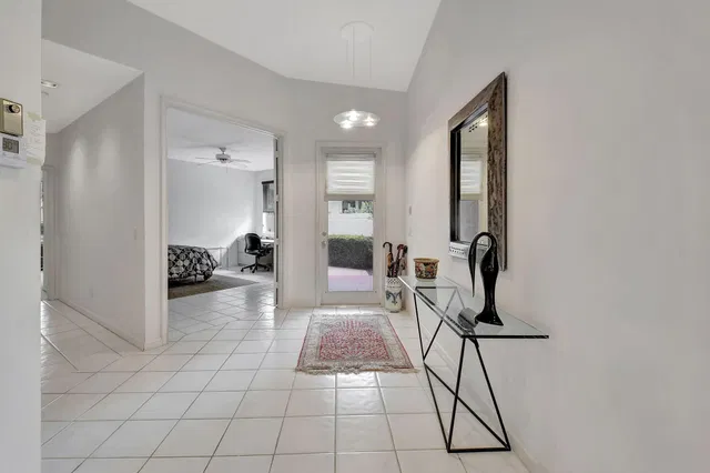 Residence photo 4