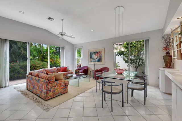  Residence photo 5