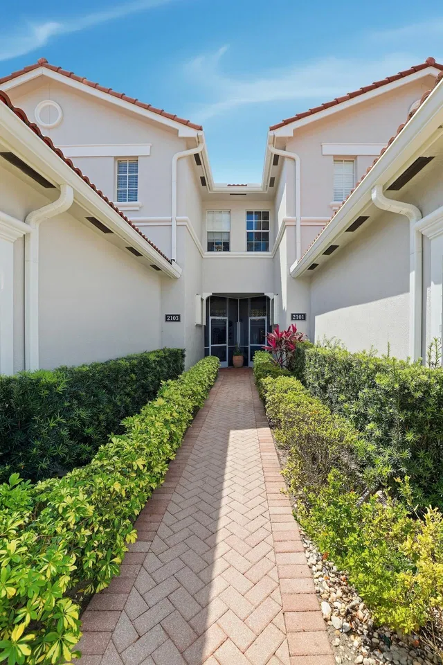Residence photo 2