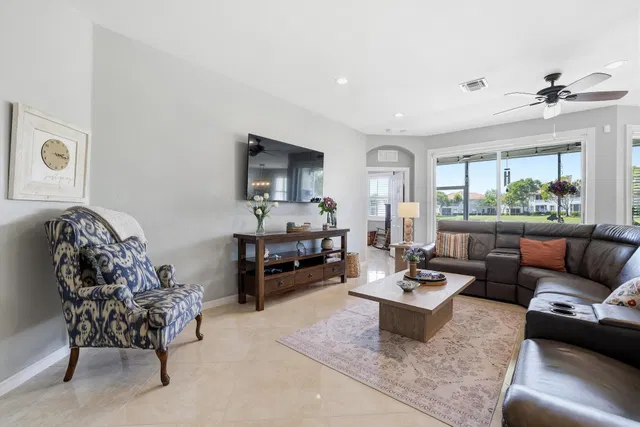 Residence photo 3
