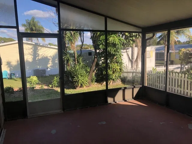 Residence photo 5