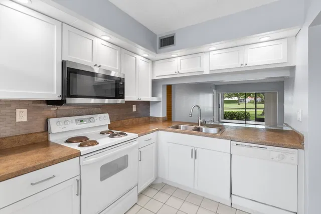 Eastpointe Country Club Unit 103 photo 8