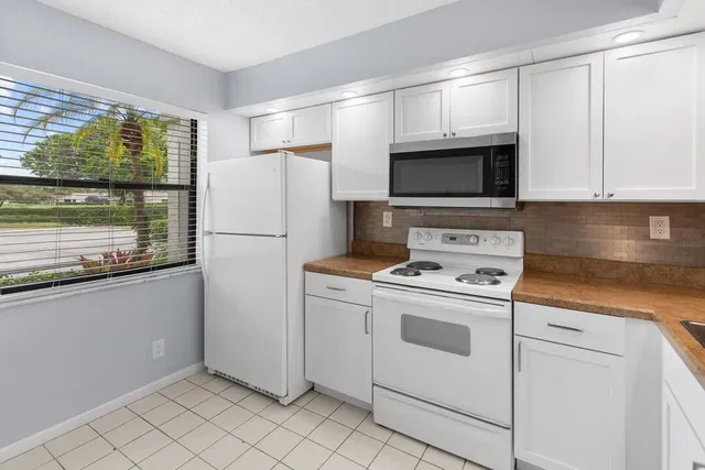 Eastpointe Country Club Unit 103 photo 9