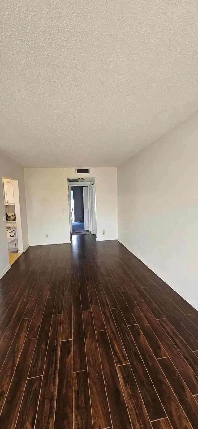 Unit 198 photo 5