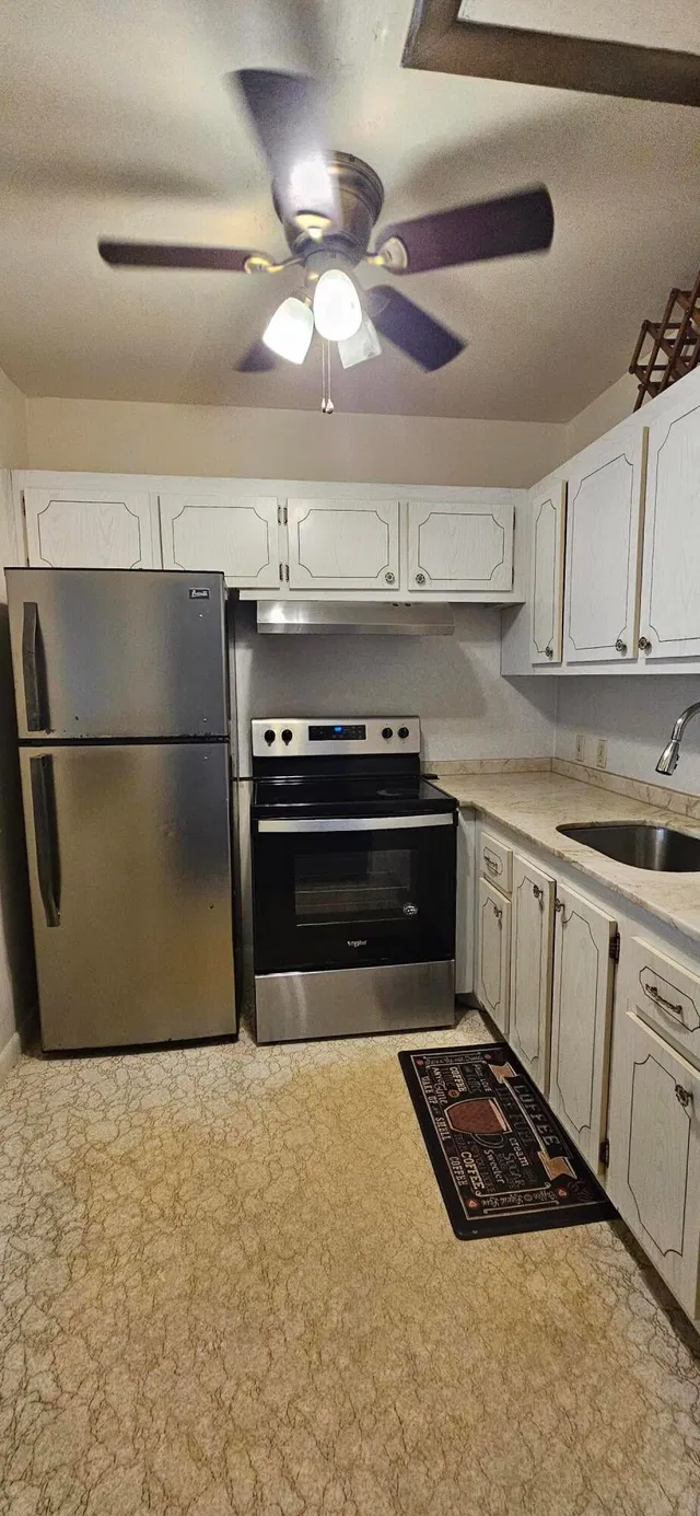 Unit 198 photo 8