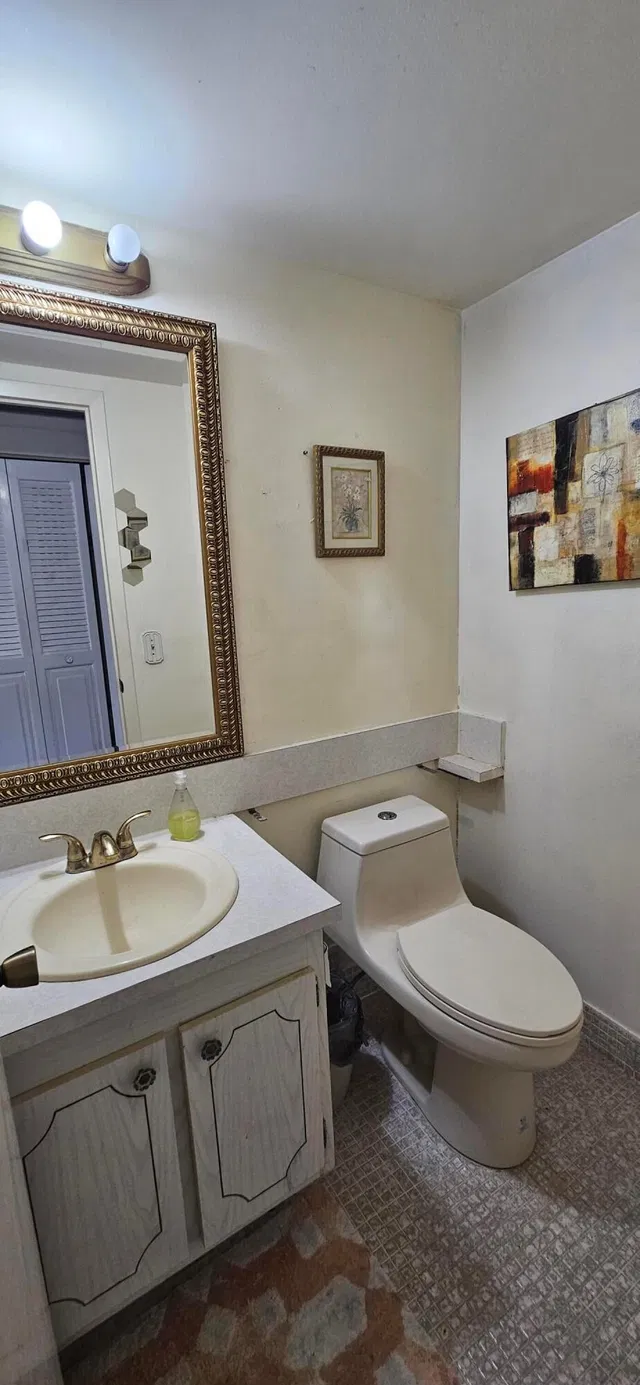 Unit 198 photo 11
