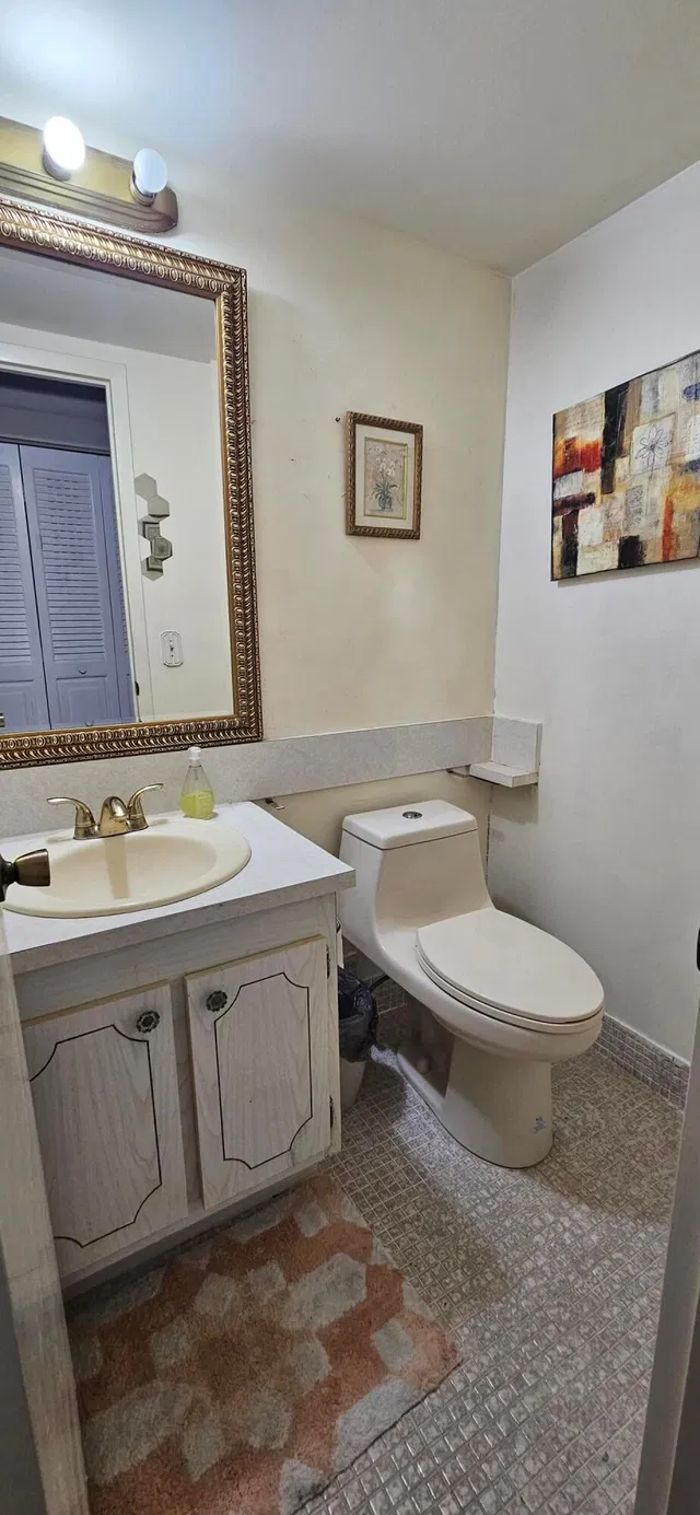 Unit 198 photo 12
