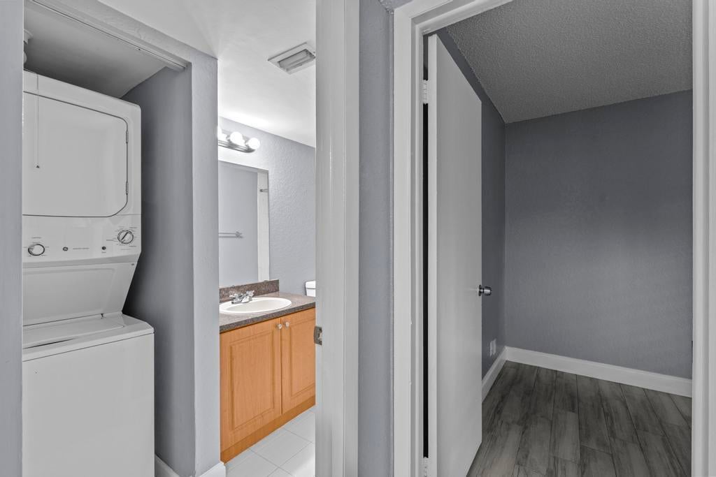 Unit 205 photo 18