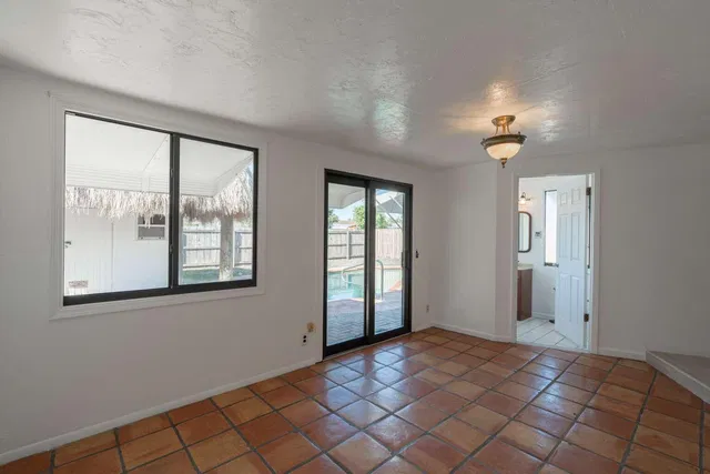 Residence photo 16