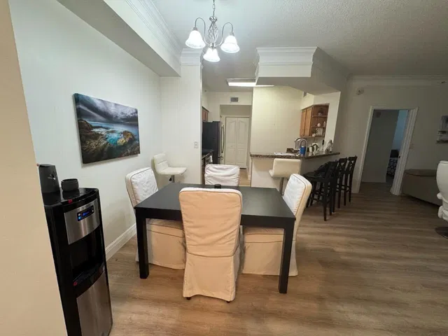 Unit 5203 photo 2