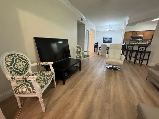 Unit 5203 photo 4