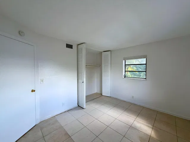Unit 2 photo 6