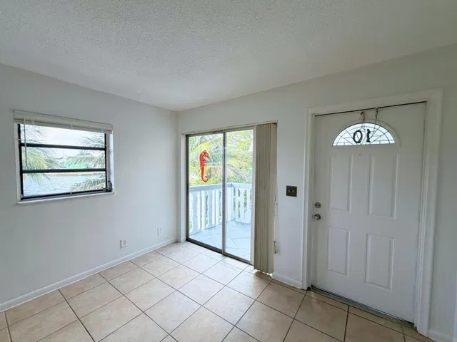 Unit 2 photo 11