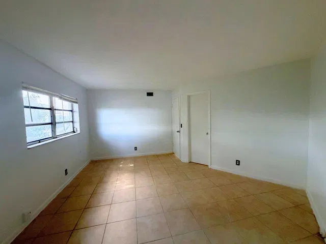Unit 2 photo 13
