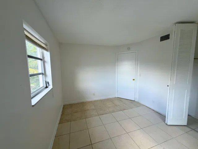 Unit 2 photo 15