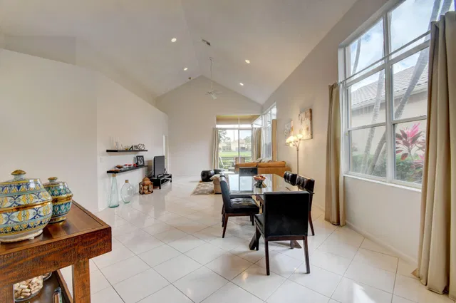 Residence photo 2