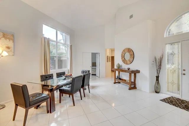 Residence photo 5