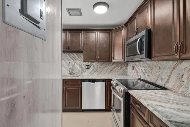 Residence photo 11